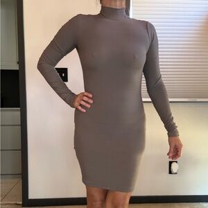 Skims Elegant Brown Long Sleeve Dress